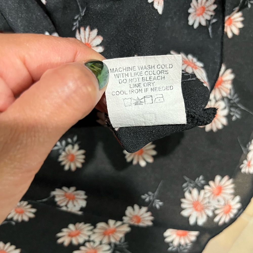 About a Girl Sheer Floral Top - Picture 5 of 6